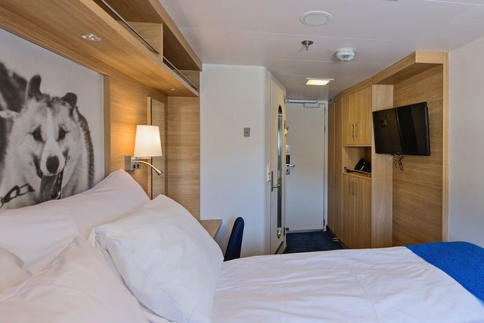 Polar Outside | Double on middle or upper deck with window (restricted view)